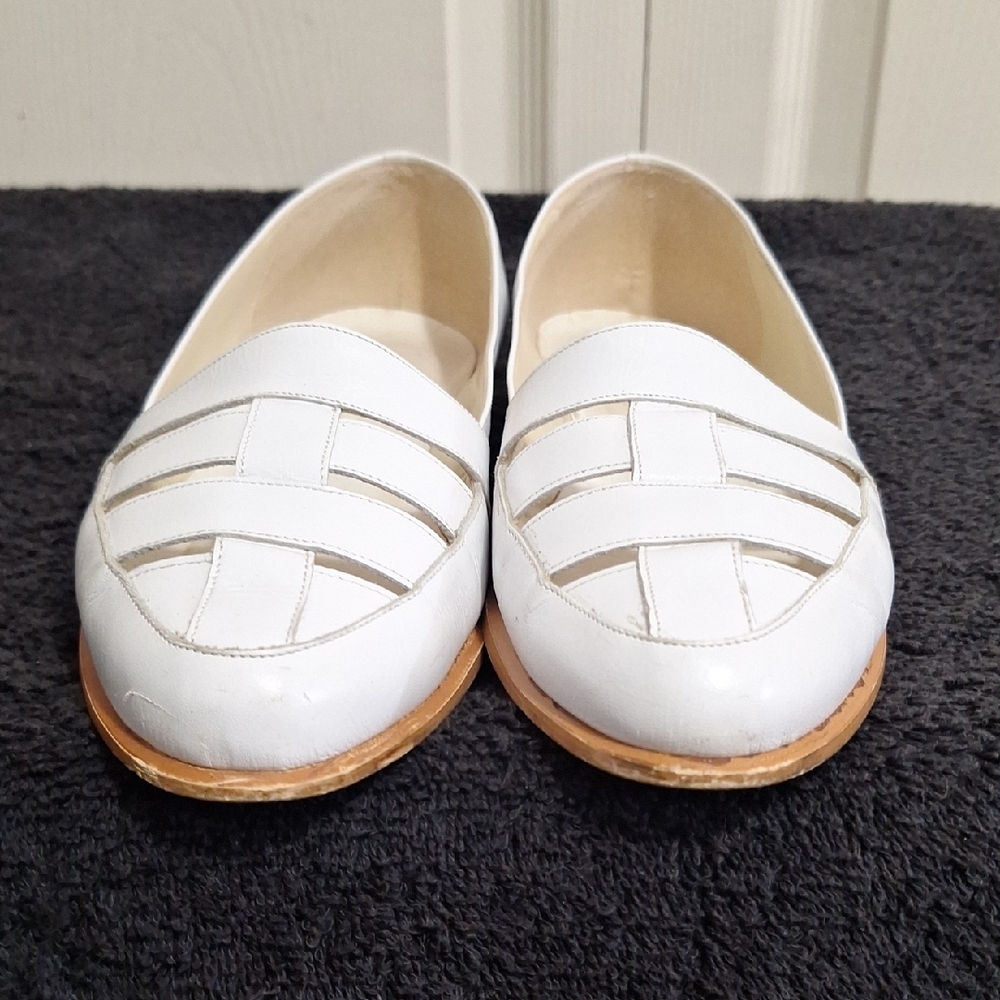 Vintage Bandolino Italy White Leather Slip-On Flats-8½ - Picture 3 of 10